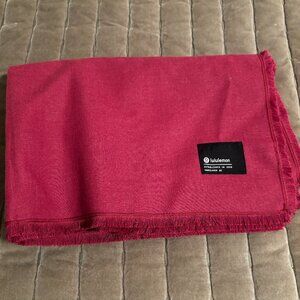 Lululemon wool-blend scarf (beauitiful burgandy color)